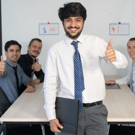 corporate-portrait-project-manager-his-team corporate-portrait-project-manager-his-team